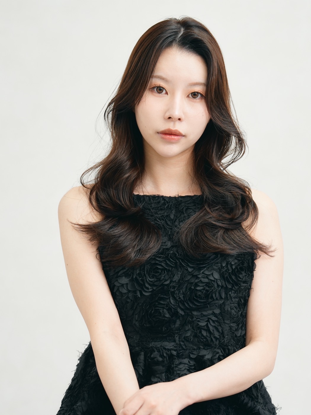 まつ毛と眉を仕上げたモデルさん